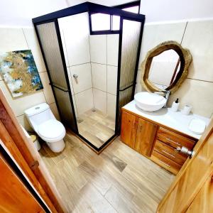 Koupelna v ubytování Destiny Homes, Observatory Apartment with Pool