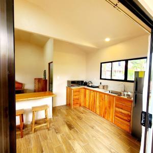 Kuchyň nebo kuchyňský kout v ubytování Destiny Homes, Observatory Apartment with Pool + 3 fotografie