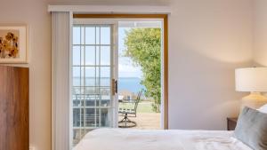 Ένα ή περισσότερα κρεβάτια σε δωμάτιο στο Whidbey Bliss by AvantStay 2min to Beach View