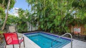 Πισίνα στο ή κοντά στο Paradise Place by AvantStay Key West Old Town Condo w Shared Pool
