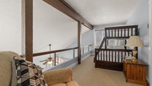 Katil atau katil-katil dalam bilik di Slalom by AvantStay Walk to Ski Slopes