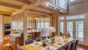 Dapur atau dapur kecil di Seaclusion by AvantStay Walk to the Beach