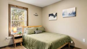 a bedroom with a bed and a window at Lakeview Sunset Heaven Waterfront Escape Private Dock Firepit Game Room New Construction in Blakeslee
