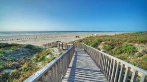 Imagen de la galería de 2 Pools Beach Boardwalk Access Studio Sleeps 5 Beach Bungalow by AvantStay, en Port Aransas