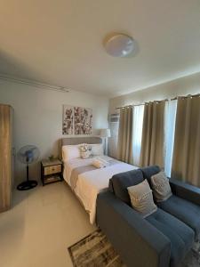 Ένα ή περισσότερα κρεβάτια σε δωμάτιο στο Camella Manors Verdant Condominium By DE Admin