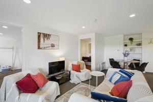 a living room with two couches and a tv at Wanaka Central Holiday Escape in Wanaka