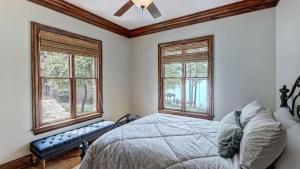 Postel nebo postele na pokoji v ubytování Sunset Shores Resort by AvantStay Private Beach