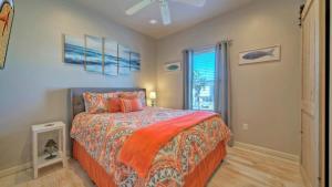 Una cama o camas en una habitación de Priv Pool Walk to Marina Eateries 3 Mins to Beach Marlin Azul by AvantStay 39 fotos más