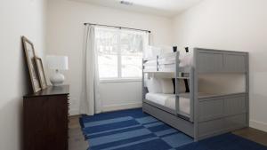 a bedroom with a bunk bed and a window at Syrah by AvantStay Hilltop Haven in Sonoma Private Pool Patio in Sonoma +23 photos