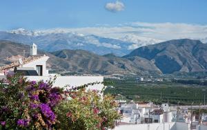 a view of a town with mountains in the background at Hostal Jayma in Salobreña