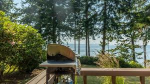 Gallery image of Mutiny Bay Waterfront Cabin by AvantStay Views in Freeland