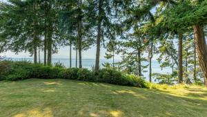 Gallery image of Mutiny Bay Waterfront Cabin by AvantStay Views in Freeland +16 photos