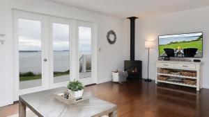 GreenbankにあるMarine View Bluff by AvantStay Waterfront Viewsのギャラリーの写真