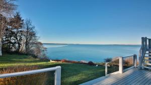 GreenbankにあるMarine View Bluff by AvantStay Waterfront Viewsのギャラリーの写真 +36枚の写真