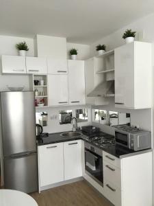 Kuchnia lub aneks kuchenny w obiekcie Marimar apartments