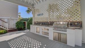 O bucătărie sau chicinetă la 3001 Palm Boulevard by AvantStay Across From Beach Ocean Views