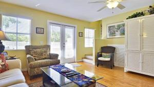 a living room with a couch and a table at Duval Breeze by AvantStay Great Location Close to Beach Nightlife Shared Pool Week Long Stays in Key West