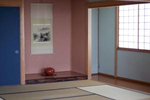 a room with a vase sitting on the floor at Seaside Inn Hokuto in Hokuto