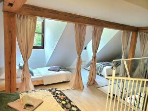 Katil atau katil-katil dalam bilik di Maisonette-Wohnung im historischen Jagdschlössl