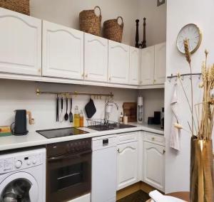 Dapur atau dapur kecil di Maisonette-Wohnung im historischen Jagdschlössl