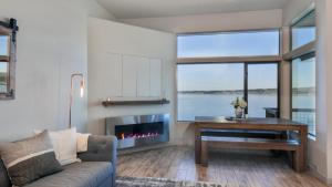 Fotografie z fotogalerie ubytování Langley Waterfront Condo by AvantStay A Views v destinaci Langley