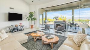 Χώρος καθιστικού στο Fallbrook by AvantStay Secluded Home on 40acres wPool Rooftop Trails