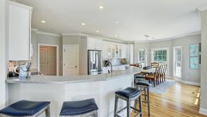 Fotografie z fotogalerie ubytování Bright Water Cove Priv DockBoat Ramp Waterfront Saltwater Pool AvantStay v destinaci Denver