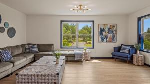 Gallery image of For Lake Sake by AvantStay Lakefront Hot Tub View in Long Pond +52 photos