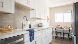 Η κουζίνα ή μικρή κουζίνα στο Seashore III by AvantStay In the Heart of La Jolla 5mins from the Beach