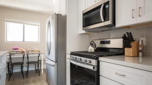 Η κουζίνα ή μικρή κουζίνα στο Seashore III by AvantStay In the Heart of La Jolla 5mins from the Beach +8 φωτογραφίες
