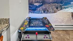 Gallery image of Slopeside Escape by AvantStay Walk to Ski Lifts Arcade Games Shuffleboard in Tannersville