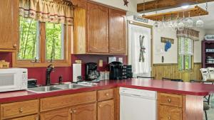 AlbrightsvilleにあるShady Pines by AvantStay Enclosed Porch Game Rooms LakeBeach Accessのギャラリーの写真 +44枚の写真