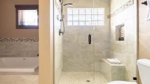 Koupelna v ubytování Frontier by AvantStay Incredible Mtn Views Hot Tub Gorgeous Breckenridge Home Close to Slopes + 40 fotografií