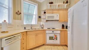 Imagen de la galería de Tropical Dreaming by AvantStay 4 BLKS to Beach Private Pool, en Key West 17 fotos más