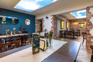 Posezení v ubytování Old Tree Village & Restaurant + 57 fotografií