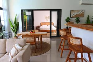 Χώρος καθιστικού στο Bohemian Luxury 3 BR - In the Center of Canggu with a Pool