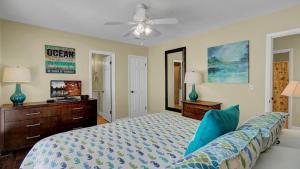 Postel nebo postele na pokoji v ubytování 15 Lake Village by AvantStay Golf Course Lagoon Views