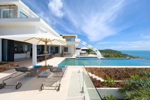 an image of a villa with a swimming pool at Villa Turquoise in Bophut 