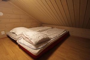 Ένα ή περισσότερα κρεβάτια σε δωμάτιο στο Himoskunkku