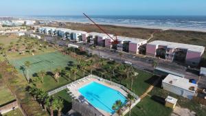 Gallery image of Beachfront Condo Prvt Balcony w View Pool Access Beach Happy by AvantStay in Port Aransas