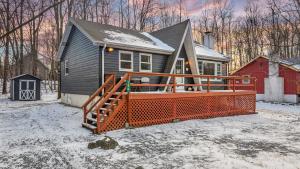 The Pines Cozy Arrowhead Lake Escape with Pools and Outdoor Adventures v zimě