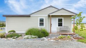 a small house with a bench in a yard at Swan Lake Cottage by AvantStay Views Firepit in Oak Harbor