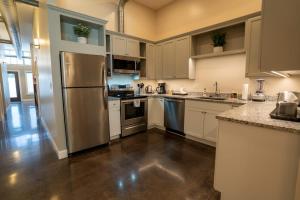 Dapur atau dapur kecil di Downtown Urban Retreat 6 Beds Perfect for Groups