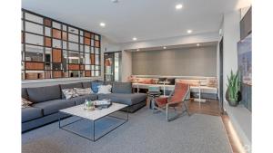 Posezení v ubytování CozySuites Marquee