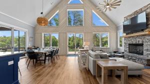 a living room with a couch and a fireplace at Black Bear Blue Heron by AvantStay 2 Lakefront Homes Sleeps 43 Pool Dock Theater in Lake Norman of Catawba
