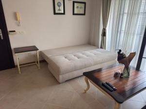 Posezení v ubytování Thracian Cliffs Golf & Beach Resort - Hygea Water Private Home by Flat Mаnаger