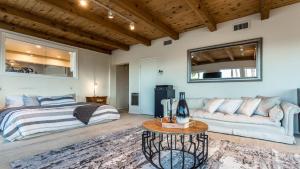 Posezení v ubytování Oak Hills by AvantStay Panoramic View Pool Spa + 98 fotografií