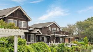Casa con porche y balcón en Ganghwa Izba Pension, en Incheon