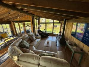 Posezení v ubytování Weston Log Cabin