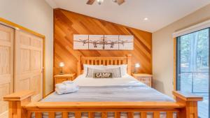 Postel nebo postele na pokoji v ubytování Paige Meadow by AvantStay Near Lake Tahoe City